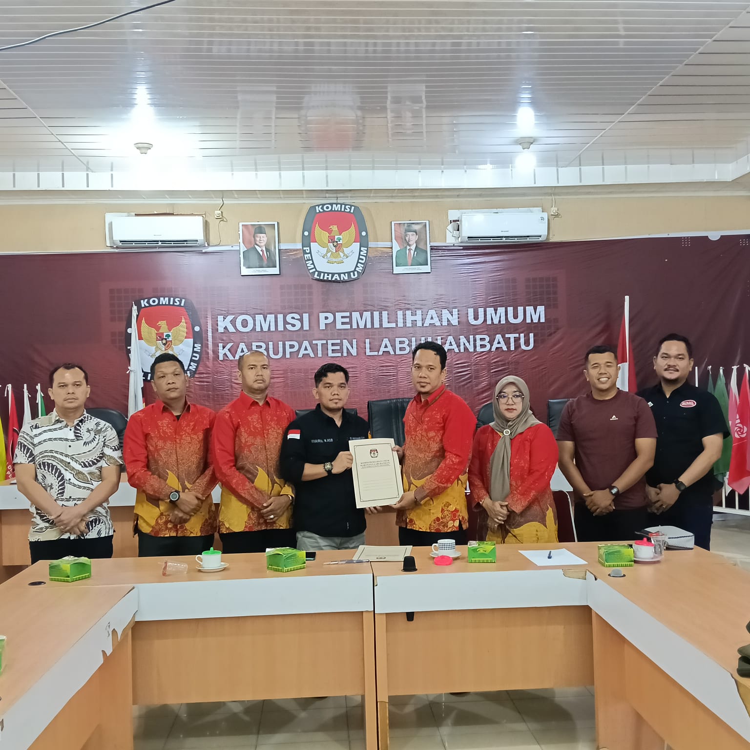 PU Kabupaten Labuhanbatu menyerahkan Berita Acara Hasil Pleno kepada Bawaslu Kabupaten Labuhanbatu 