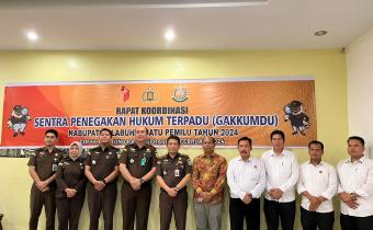 Sentra Gakkumdu Bawaslu Kabupaten Labuhanbatu foto bersama usai kegiatan Rapat Koordinasi