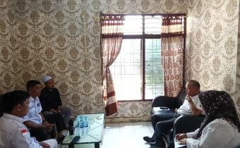 Ketua Bawaslu Labuhanbatu didampingi anggota Bawaslu Labuhanbatu saat Koordinasi Pengembangan Partisipatif ke Cabang Dinas Pendidikan 